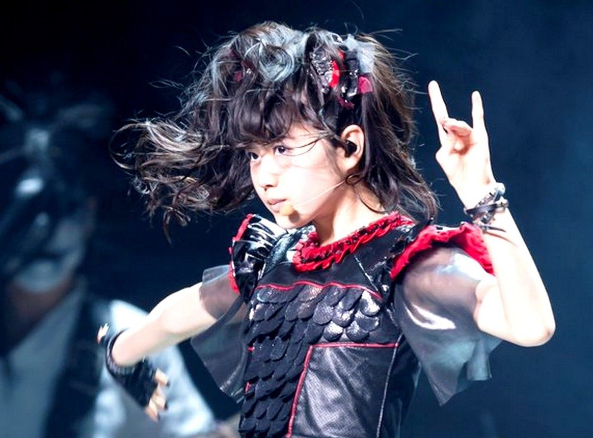 Limp Bizkitのサポートベースを務める日本人女性「Tsuzumi Okai」って誰? べビメタだらけの・・・